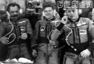 美国女宇航员露西德进入太空