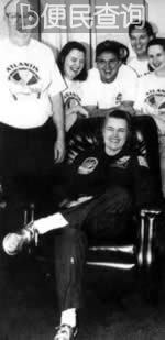 美国女宇航员露西德进入太空