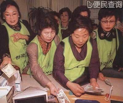 泰币实行浮动汇率制，亚洲金融危机开始