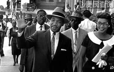 美国黑人领袖马丁·路德·金遇刺身亡