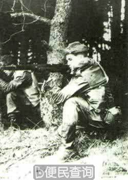 美国当红歌星猫王穿上军装